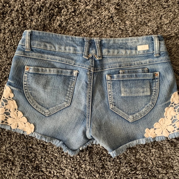 Jolt Jean β’ Denim Shorts Floral Lace Design - Picture 6 of 8